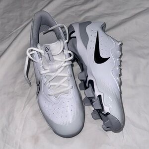 Girls baseball shoes size7.5 in white color new